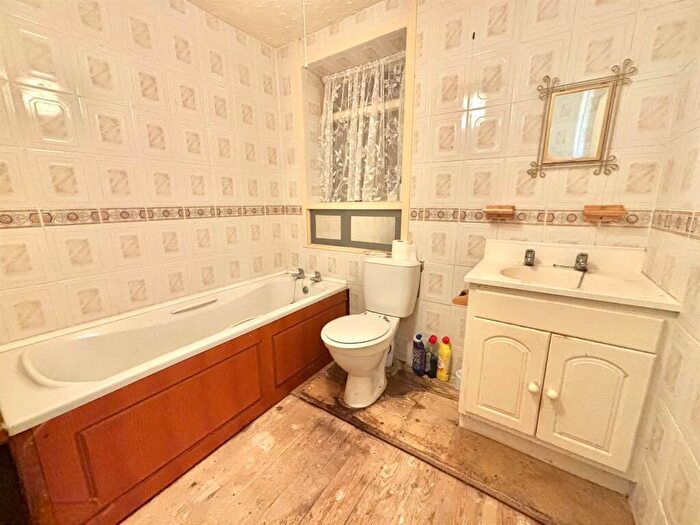 2 Bedroom Detached Bungalow For Sale In Nutana Avenue, Hornsea, HU18