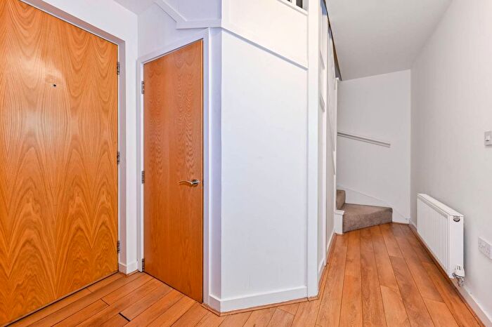 2 Bedroom Flat To Rent In Chaplin House, Islington, London, N1