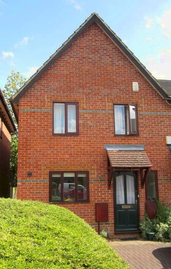 4 Bedroom Semi-Detached House To Rent In Kirby Place, Student Bedroom, OX4