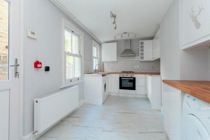 5 Bedroom Property To Rent In Chisenhale Road, London, E3
