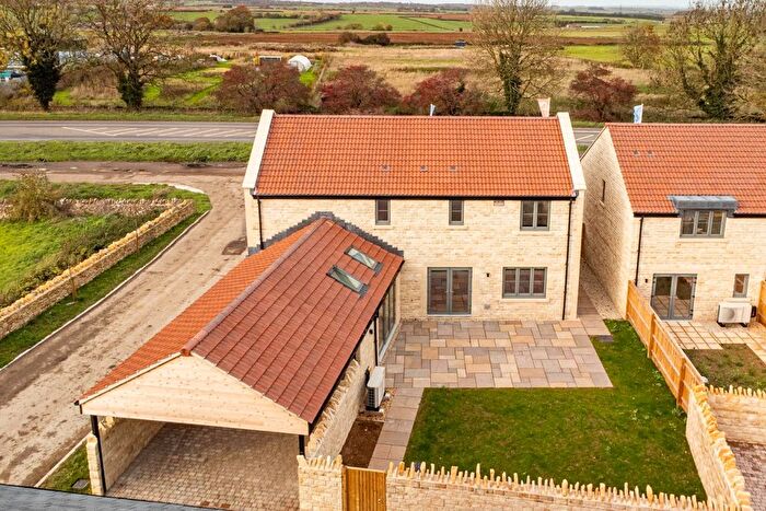 4 Bedroom Detached House For Sale In Tanners Lane, Marshfield, SN14