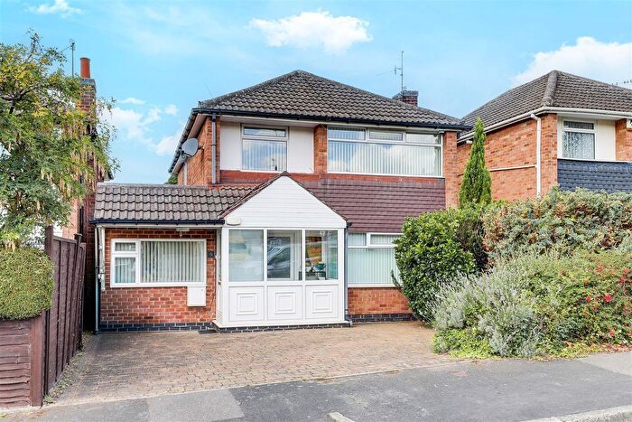 3 Bedroom Detached House For Sale In Crowthorne Gardens, Rise Park, Nottinghamshire, NG5