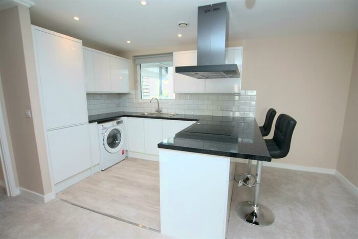 2 Bedroom Flat To Rent In Sharpthorne Court, Fleet Street, Brighton, BN1