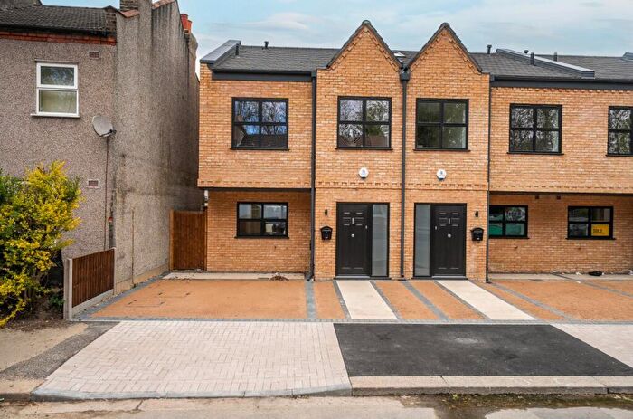 3 Bedroom End Of Terrace House For Sale In Cambridge Road, London, SE20