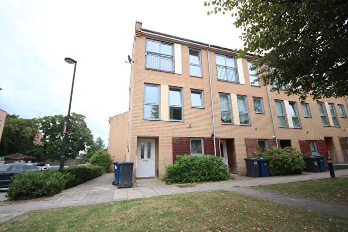 4 Bedroom Town House To Rent In Fortune Avenue, Edgware, Middlesex, HA8