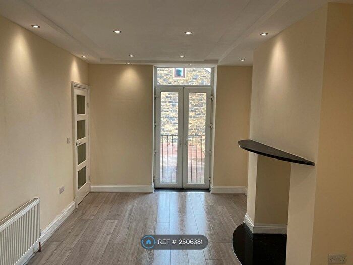 2 Bedroom Maisonette To Rent In Wellhouse Road, Barnoldswick, BB18