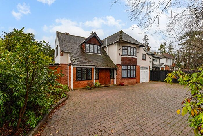 4 Bedroom Detached House For Sale In Uxbridge Road, Harrow Weald, HA3