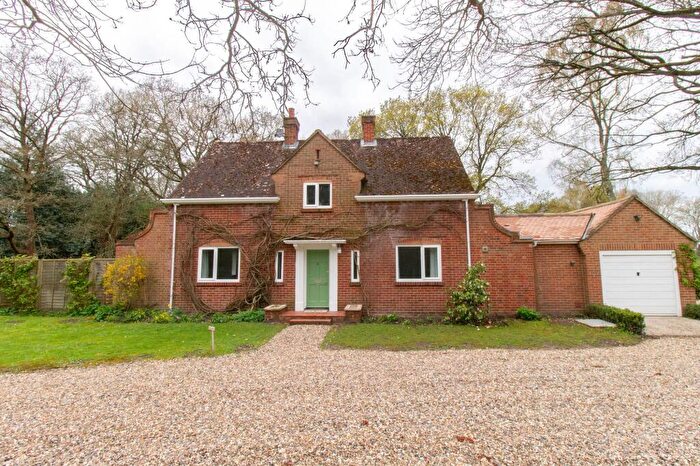 3 Bedroom Cottage To Rent In Coopers Hill, Eversley, RG27