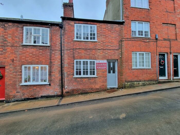 2 Bedroom Cottage To Rent In Well Street, Buckingham, Buckinghamshire, MK18