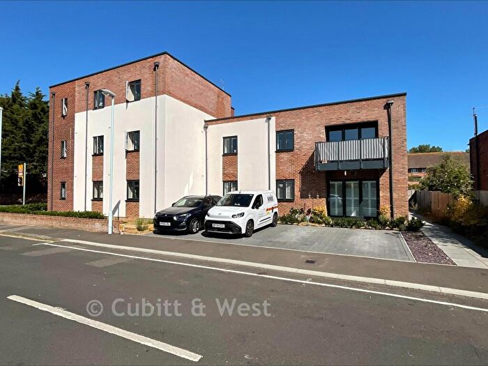 2 Bedroom Flat For Sale In Salvington Road, Worthing, West Sussex, BN13