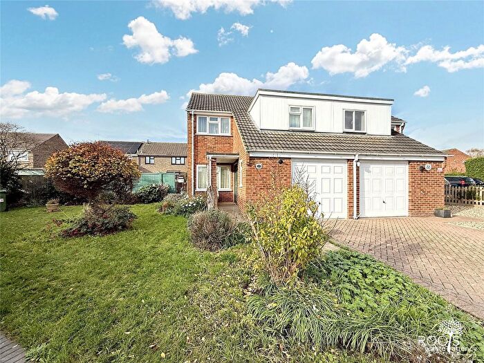 3 Bedroom Semi Detached House For Sale In Sagecroft Road, Thatcham, Berkshire, RG18