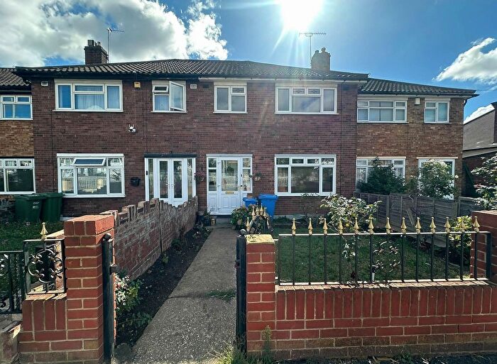 3 Bedroom Terraced House For Sale In Eastern Avenue East, Romford, RM1