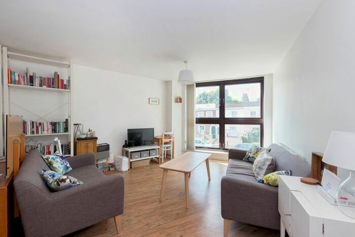 2 Bedroom Flat To Rent In Priscilla Court, Merton Road, Southfields, SW18