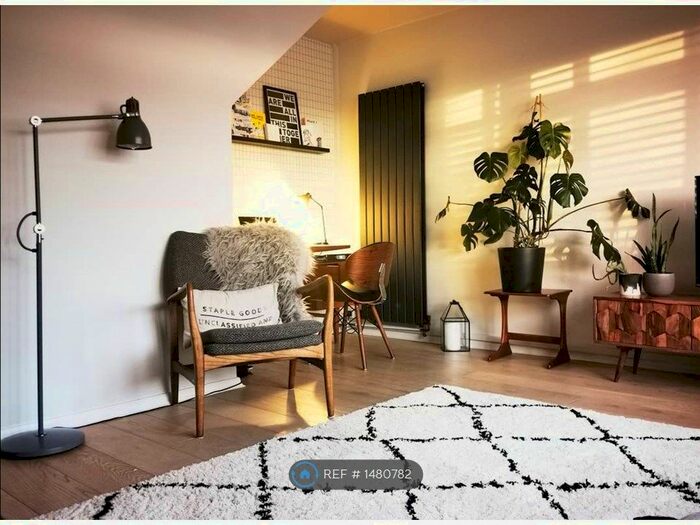 2 Bedroom Maisonette To Rent In Reynolds Court, London, E11