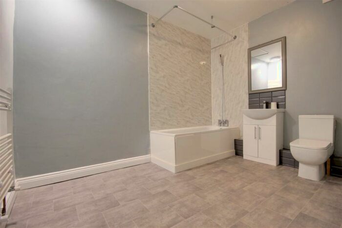 4 Bedroom End Of Terrace House To Rent In Lancaster Road, Edmonton, N18