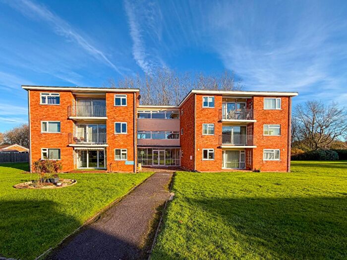 2 Bedroom Flat To Rent In Wellesley Court, Galmington, TA1