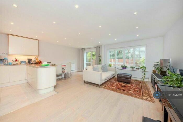 4 Bedroom Detached House To Rent In Summerleigh, Weybridge, KT13