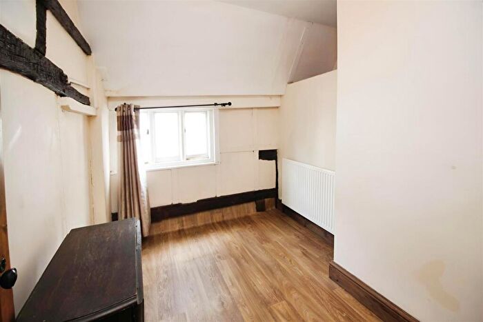 3 Bedroom Flat To Rent In Sun Street, Hitchin, Hertfordshire, SG5