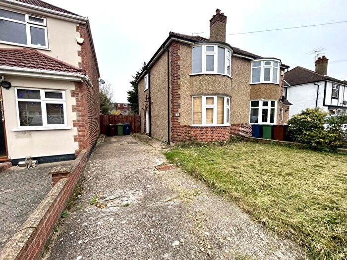 2 Bedroom Property To Rent In Chestnut Drive, Pinner, HA5