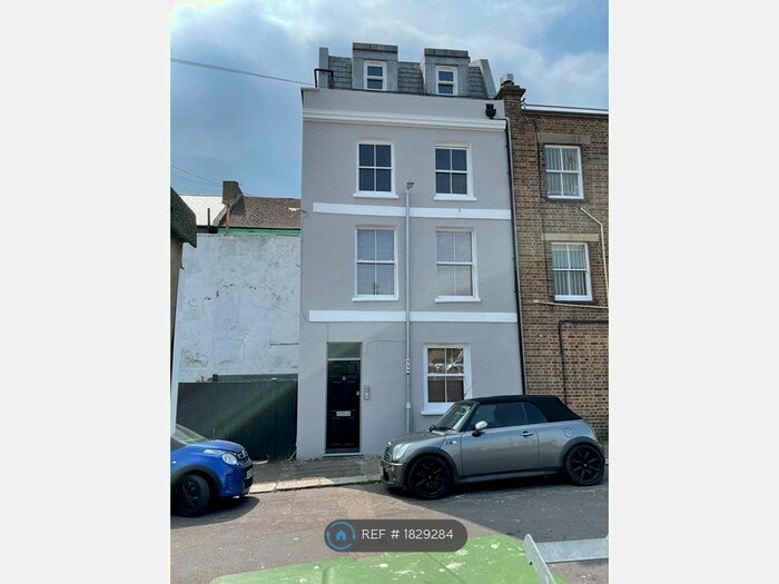 1 Bedroom Flat To Rent In South Street, St. Leonards-On-Sea, TN37