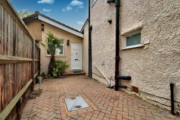 Studio To Rent In Surbiton, KT5