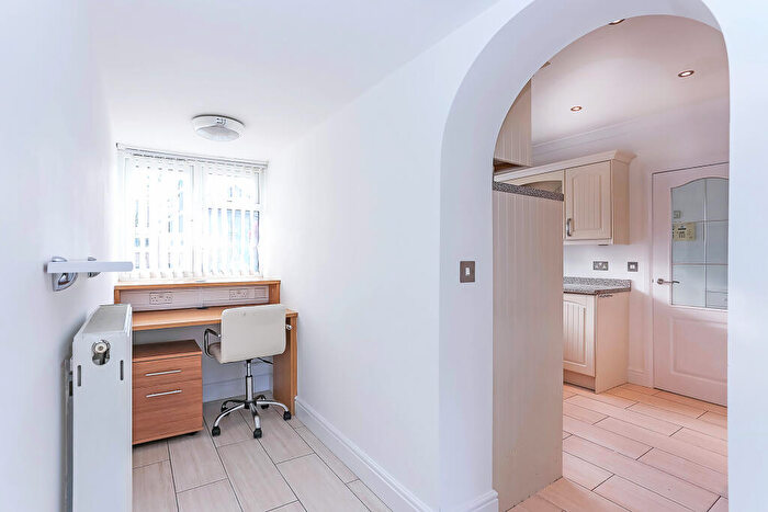 2 Bedroom Bungalow For Sale In Gipsy Close, Balsall Common, Coventry, CV7