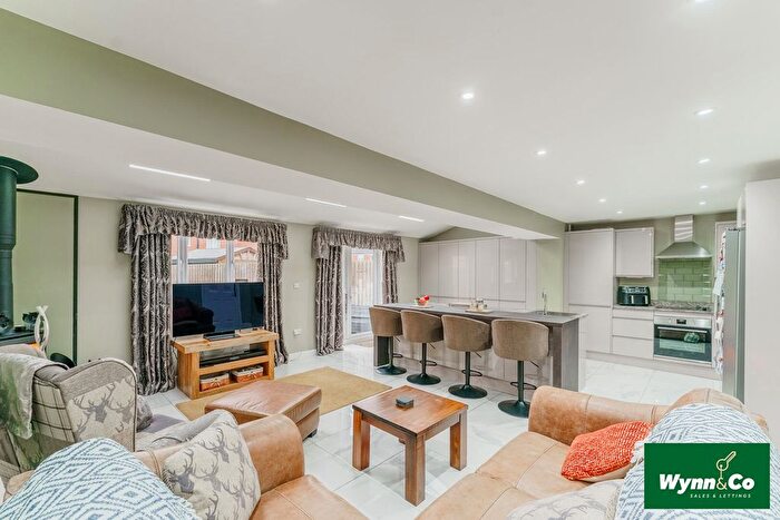 4 Bedroom Detached House For Sale In Ruby Street, Wakefield, WF1