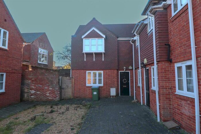 3 Bedroom End Of Terrace House To Rent In Consort Court, PO16