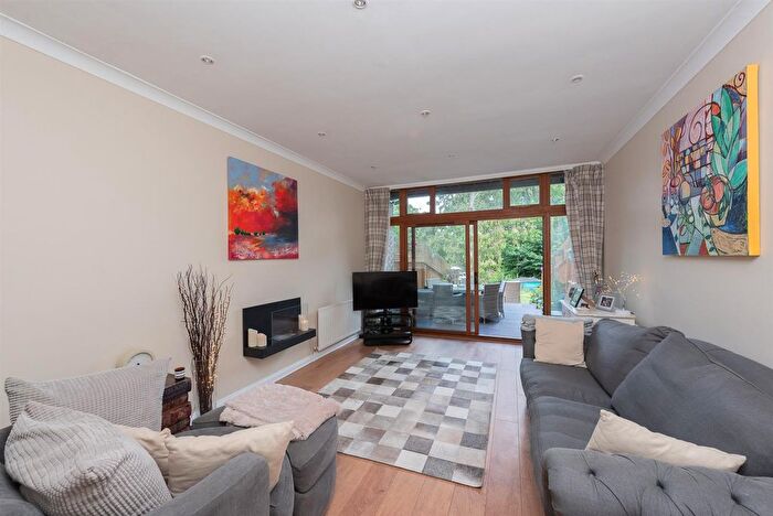 4 Bedroom Terraced House For Sale In Sycamore Way, Teddington, TW11