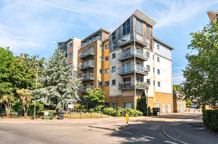 2 Bedroom Apartment For Sale In Coombe Way, Farnborough, Hampshire, GU14