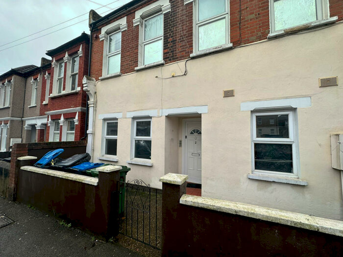 2 Bedroom Flat To Rent In Grenfell Road, Mitcham, Surrey, CR4