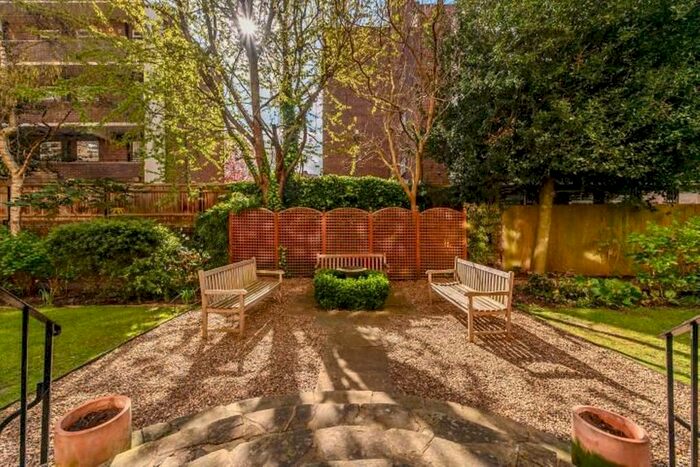2 Bedroom Flat For Sale In Fulham Road, Chelsea, London, SW3