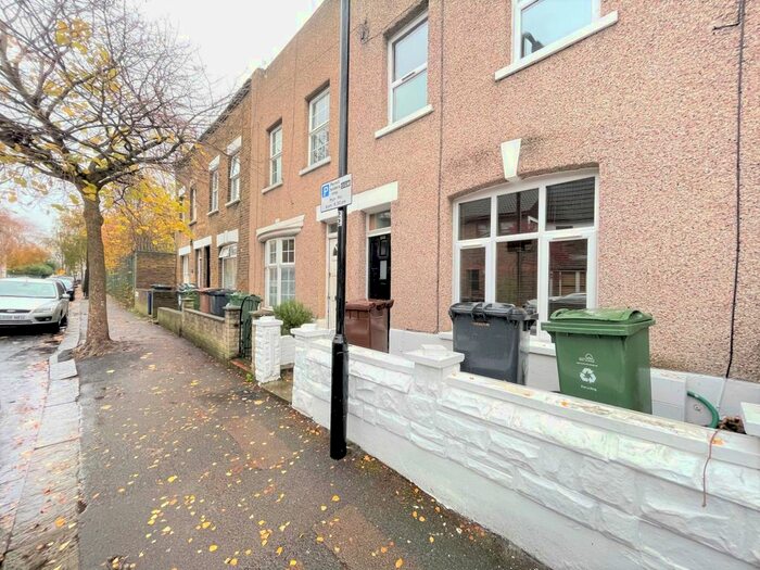 3 Bedroom Semi-Detached House To Rent In Dawlish Road, London, E10