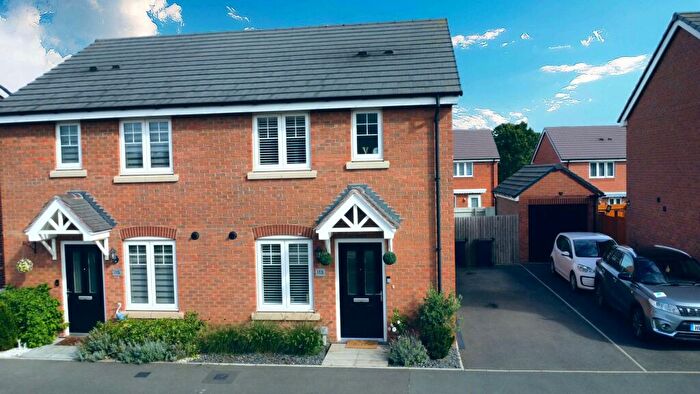 3 Bedroom Semi-Detached House For Sale In Cabinhill Road, Nuneaton, CV10