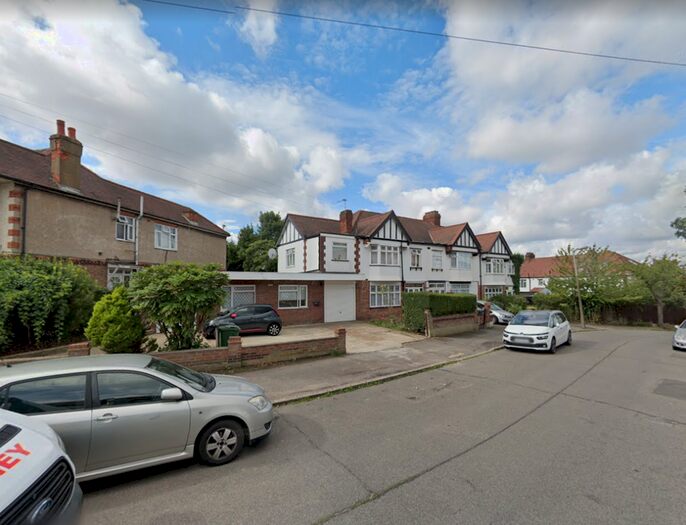 3 Bedroom Flat To Rent In Lambourne Gardens, London E4