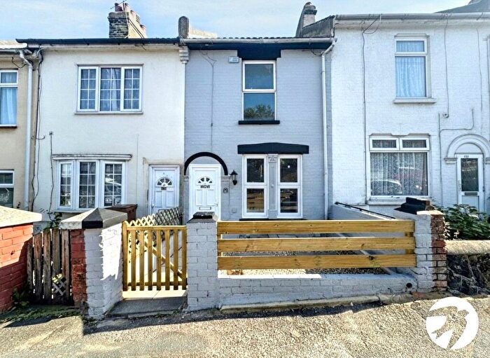 3 Bedroom Terraced House For Sale In Magpie Hall Road, Chatham, Kent, ME4