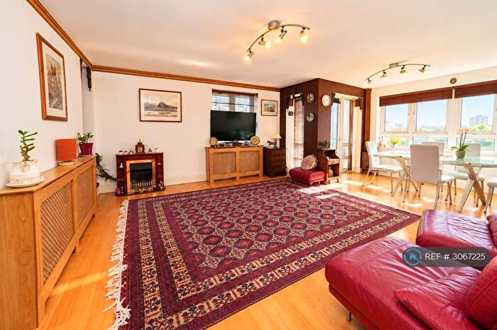 3 Bedroom Flat To Rent In St Davids Square, London, E14