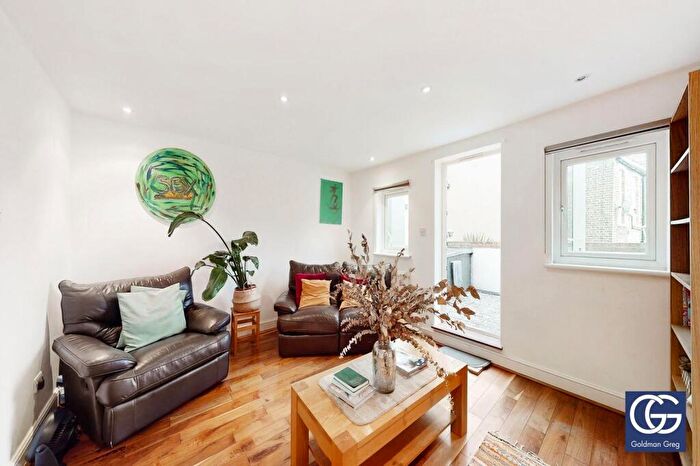 2 Bedroom Apartment To Rent In Cannon Street Road, London, E1
