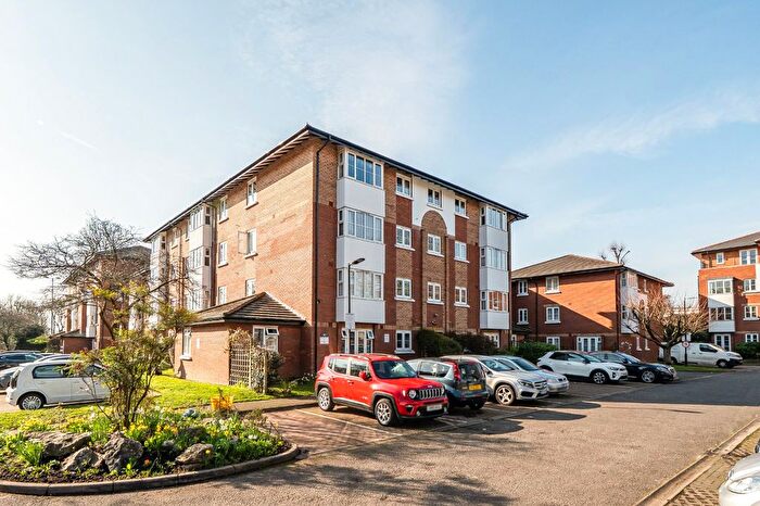 1 Bedroom Flat For Sale In Beechwood Grove, Acton, London, W3
