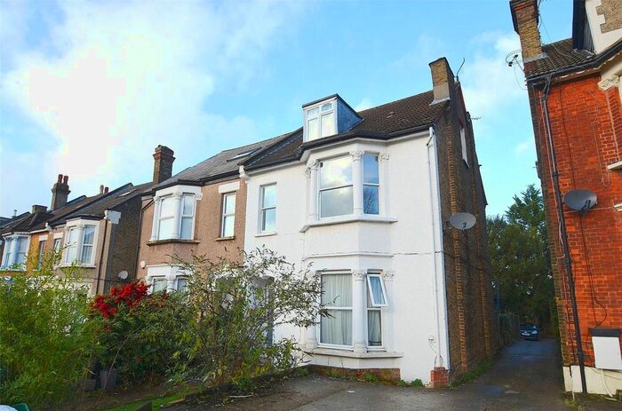 2 Bedroom Flat To Rent In Cedar Road, Sutton, Surrey, SM2