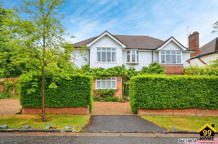 5 Bedroom Detached House For Sale In The Rowans, Gerrards Cross, United Kingdom, SL9