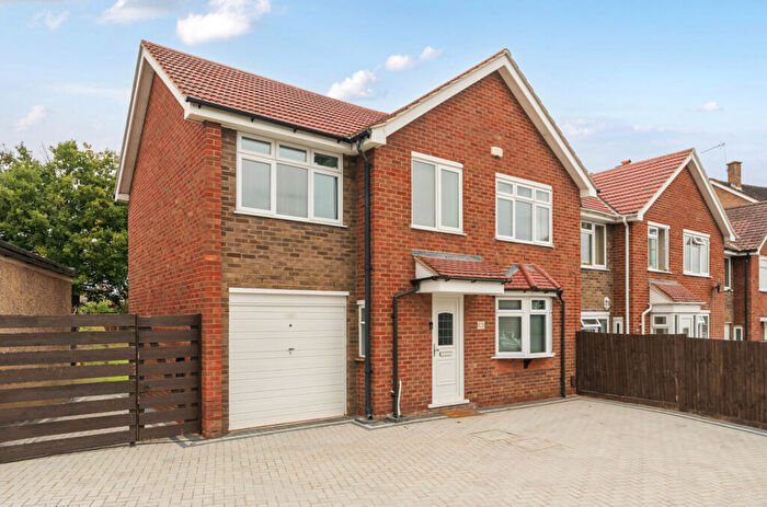 3 Bedroom End Of Terrace House For Sale In Mead Way, Bromley, BR2