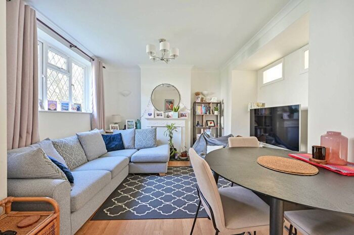 2 Bedroom Flat To Rent In Lake Road, Wimbledon, London, SW19