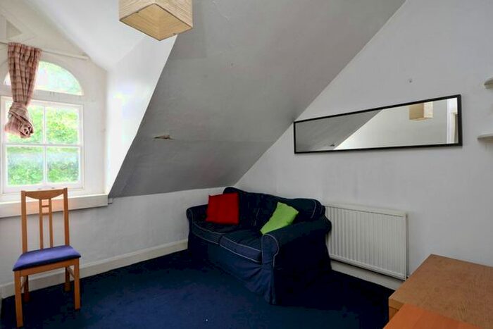 2 Bedroom Flat To Rent In Old Brompton Road, Earls Court, London, SW5