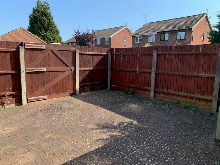 1 Bedroom Semi-Detached House To Rent In Manor Drive, Leicester, LE4