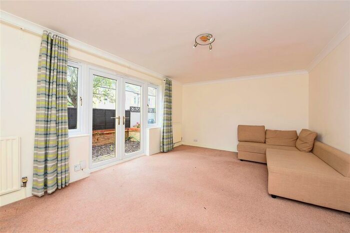 2 Bedroom Flat To Rent In Nairn Court, Trinity Road, Wimbledon, SW19