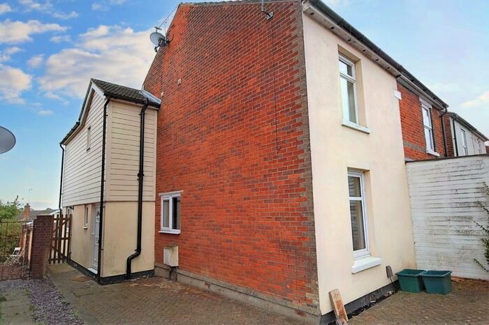 4 Bedroom Semi-Detached House To Rent In Colchester, Essex, CO4