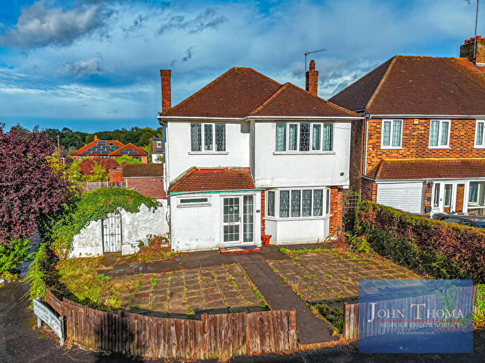 3 Bedroom Detached House For Sale In Lechmere Avenue, Chigwell, Essex, IG7