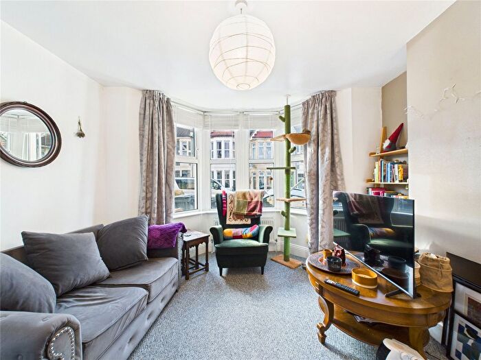 2 Bedroom Flat For Sale In Harrow Road, Bristol, BS4