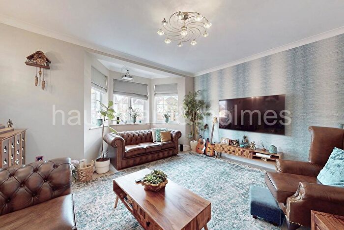 4 Bedroom Detached House For Sale In Greenfield Gardens, NW2